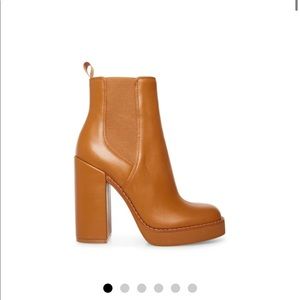 * SOLD * Never worn Steve madden boots